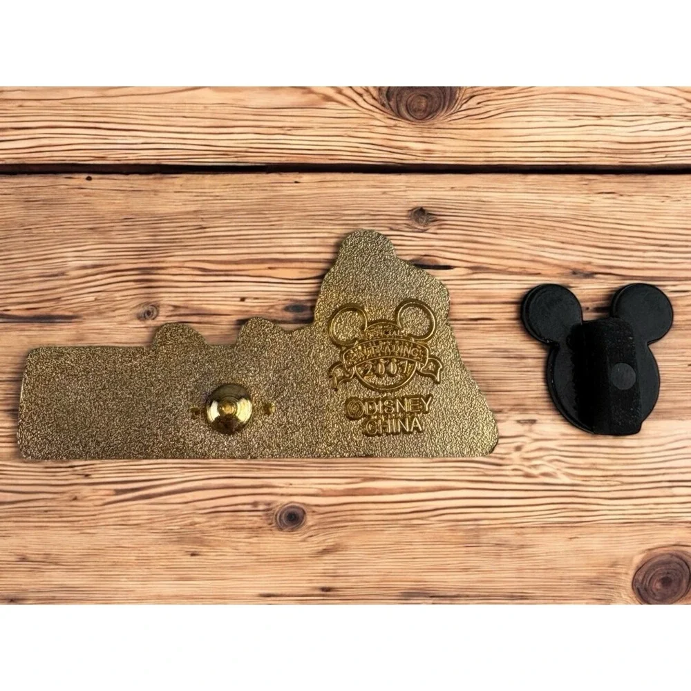 Disney pin inline